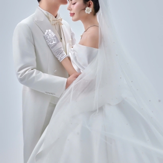 Chụp hình cổng tại Elsa Studio