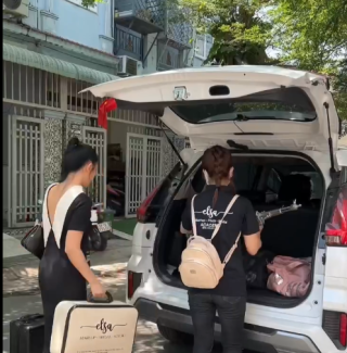 Đi đến nhà khách làm cô dâu