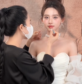 Hoàn thiện layout makeup cho cô dâu