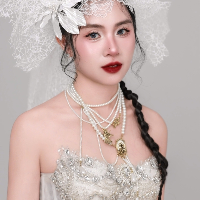 Tone Son Đỏ Cho Cô Dâu – Sang Trọng, Quyến Rũ Và Nổi Bật Trong Mọi Khoảnh Khắc