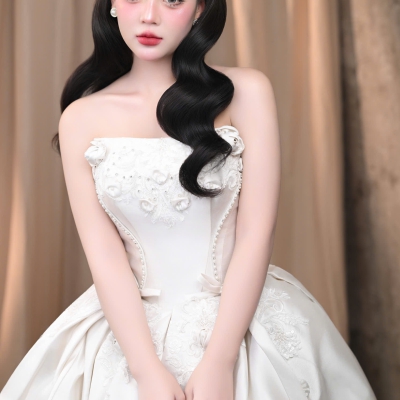 Layout makeup Cô dâu tóc sóng cúp cổ điển