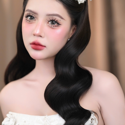 Layout makeup Cô dâu tóc sóng cúp cổ điển