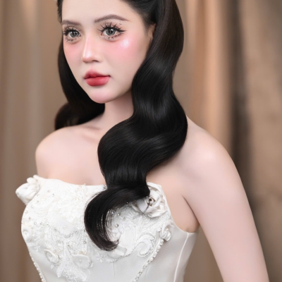 Layout makeup Cô dâu tóc sóng cúp cổ điển