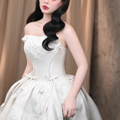 Layout makeup Cô dâu tóc sóng cúp cổ điển