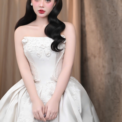 Layout makeup Cô dâu tóc sóng cúp cổ điển