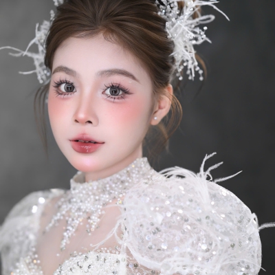 Cô dâu tóc búi quốc dân