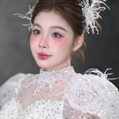 Cô dâu tóc búi quốc dân