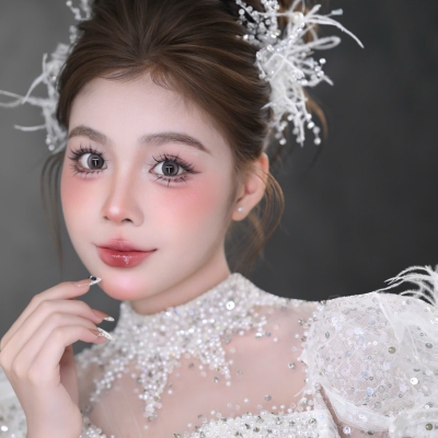 Cô dâu tóc búi quốc dân