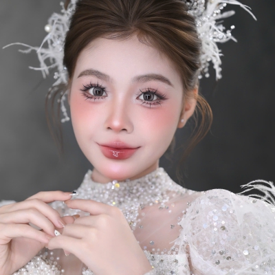 Cô dâu tóc búi quốc dân