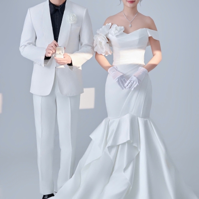 Chụp hình cổng tại Elsa Studio