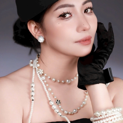 Khách em có gương mặt điện ảnh quá! Mê cái nét đẹp này♥