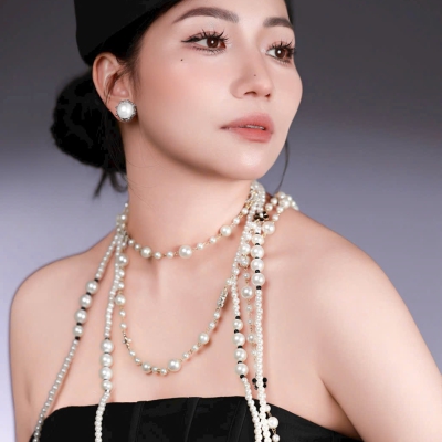 Khách em có gương mặt điện ảnh quá! Mê cái nét đẹp này♥