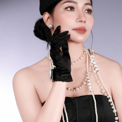 Khách em có gương mặt điện ảnh quá! Mê cái nét đẹp này♥