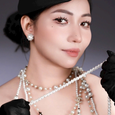 Khách em có gương mặt điện ảnh quá! Mê cái nét đẹp này♥