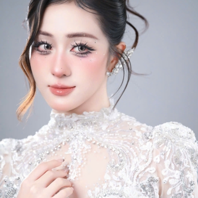 Layout makeup sang trọng với lớp nền mịn lì, đường nét sắc sảo và điểm nhấn tinh tế